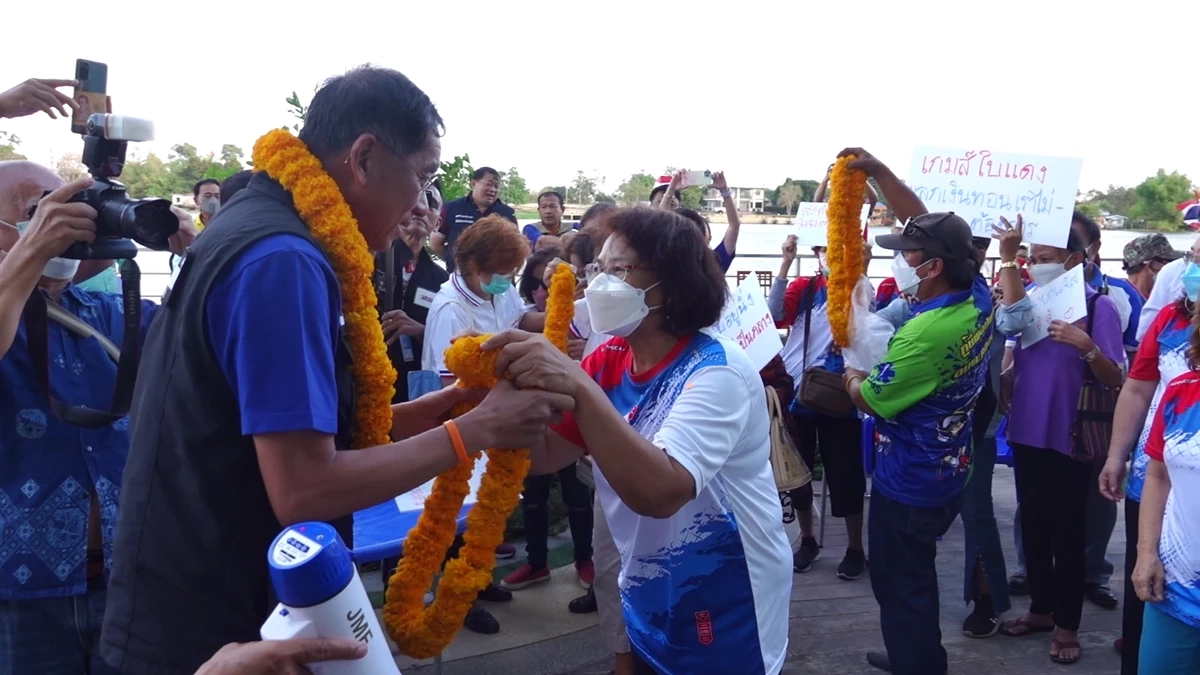 สะพัด "บิ๊กแจ๊ส" จ่อโดน กกต. ให้ใบแดง ชาวปทุมฯ แห่ให้กำลังใจแน่น