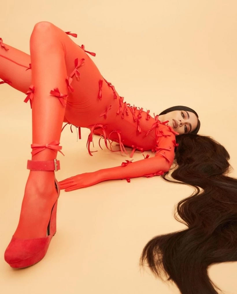 "จีน่า เดอะเฟซ"  เคลื่อนไหวปมดราม่าบอดี้สูทสีแดง ลั่น!ขอชี้แจงด้วยตัวเอง