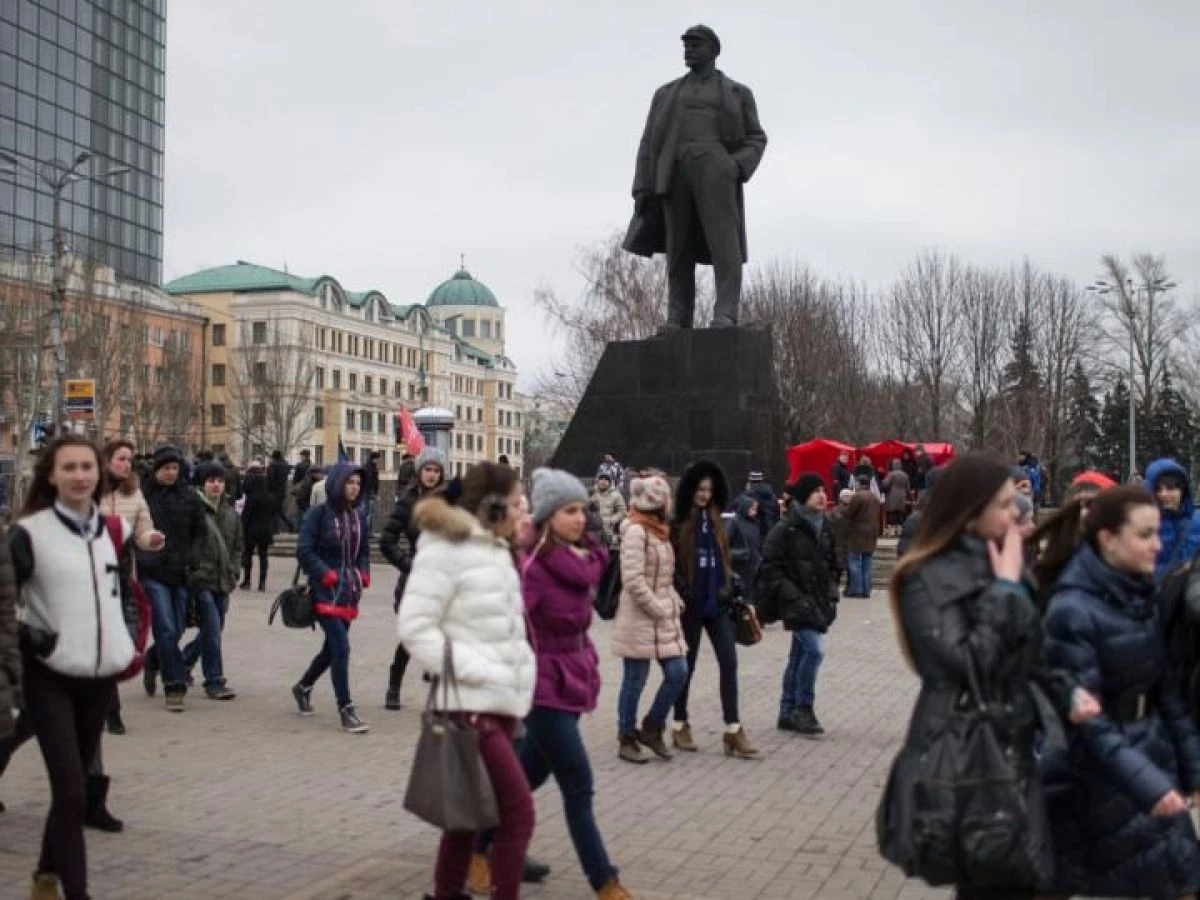 รูปปั้นสูง 13.5 เมตรของวลาดิมีร์ เลนิน