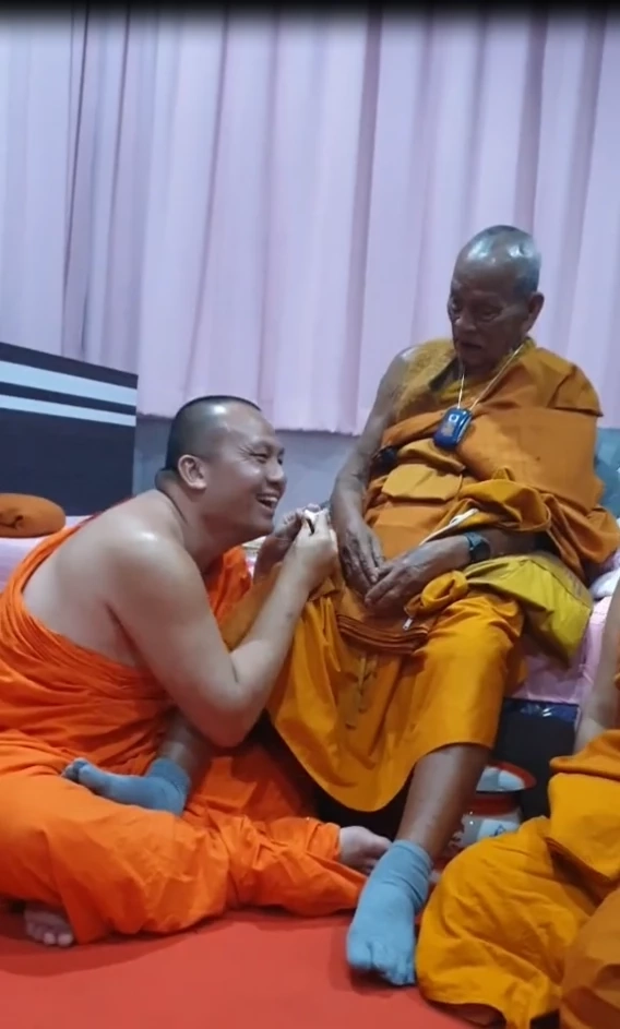 โซเชียลย้อนคลิป "หลวงพ่อพัฒน์" พูดทัก "สมปอง" ขอให้รอดคดี? 