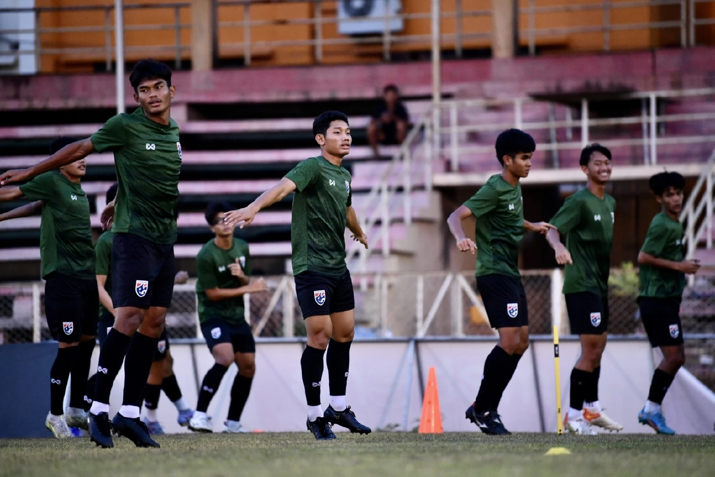 ช้างศึกพร้อมเต็มร้อยดวลเวียดนาม "ธีรศักดิ์" กร้าวขอยิงพาไทยทะลุรอบรอง