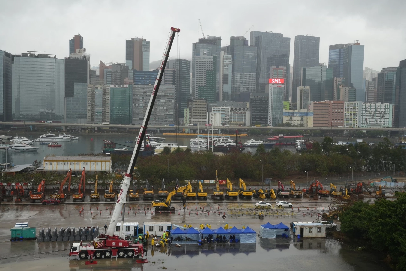 ฮ่องกงเร่งสร้างศูนย์กักตัว เตรียมใช้บัตรผ่านวัคซีน รับมือโควิดพุ่ง