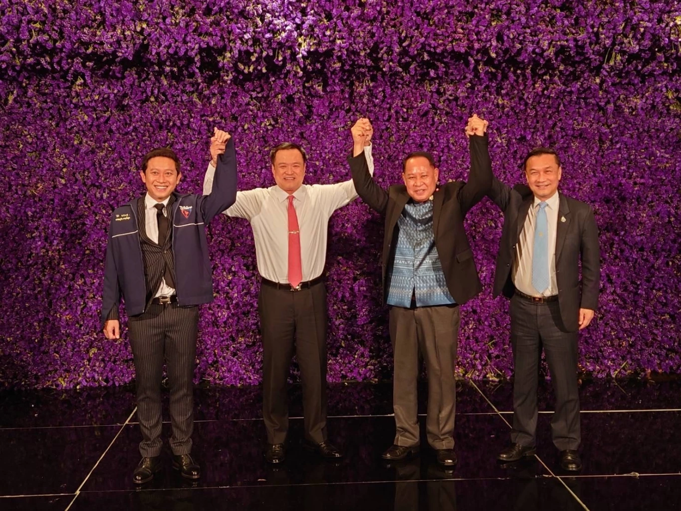 วัฒนา - เอกราช ช่างเหลา