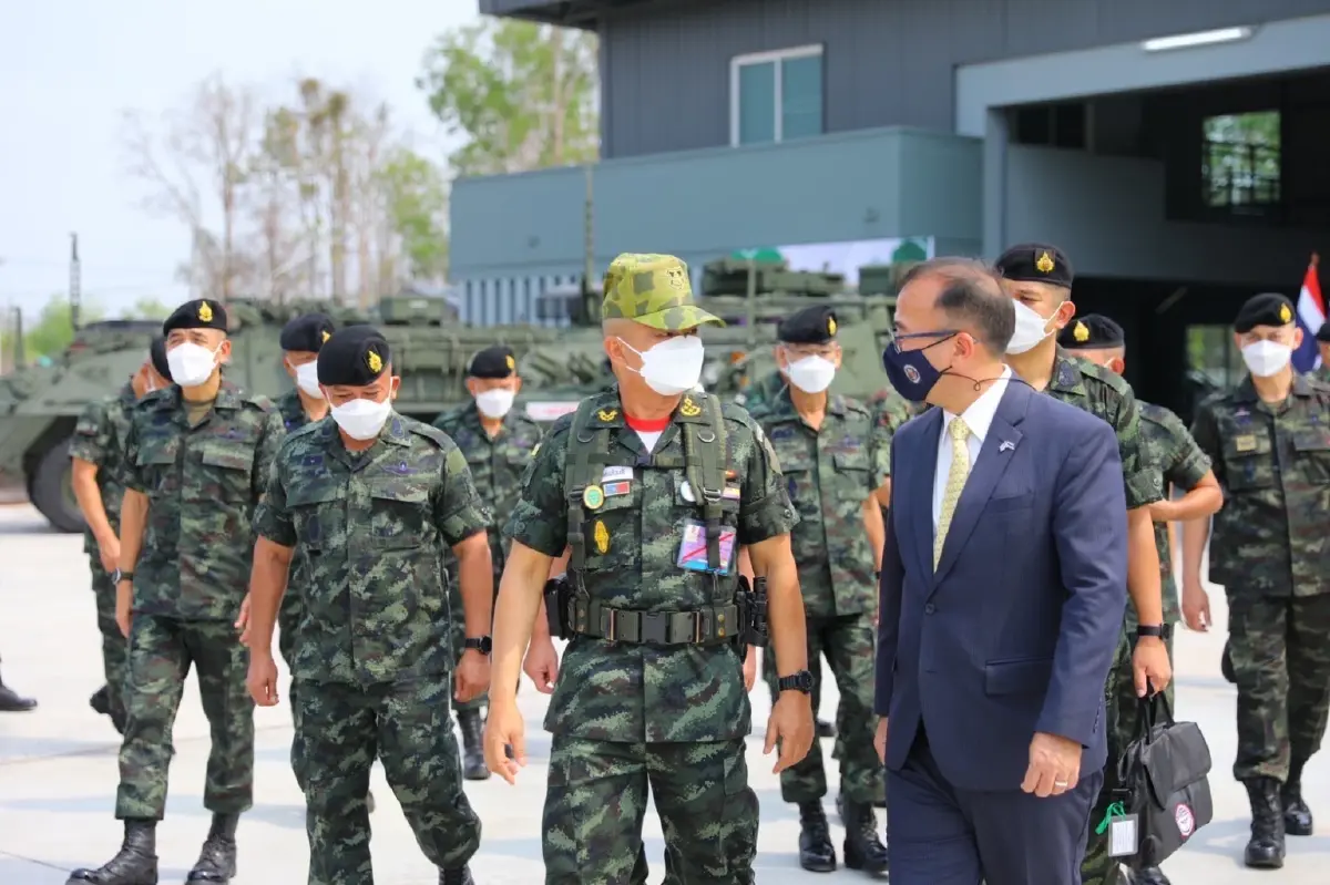 "บิ๊กบี้" ควงอุปทูตสหรัฐฯ ดูความคืบหน้าการตั้งกรมสไตรเกอร์