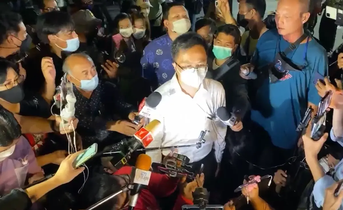 "อานนท์ นำภา" ถูกปล่อยตัวพ้นเรือนจำ ลั่นขอเดินหน้าช่วยกลุ่มทะลุฟ้าอีก 5 คน