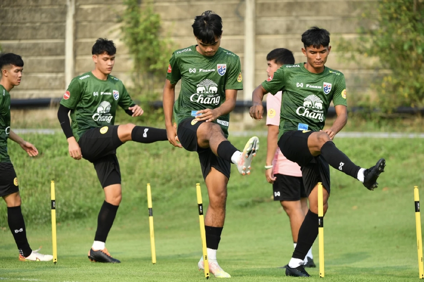 "คุณานนต์" เปิดใจหลังเป็นแข้งสมัครเล่นรายเดียวที่ติดธงช้างศึก