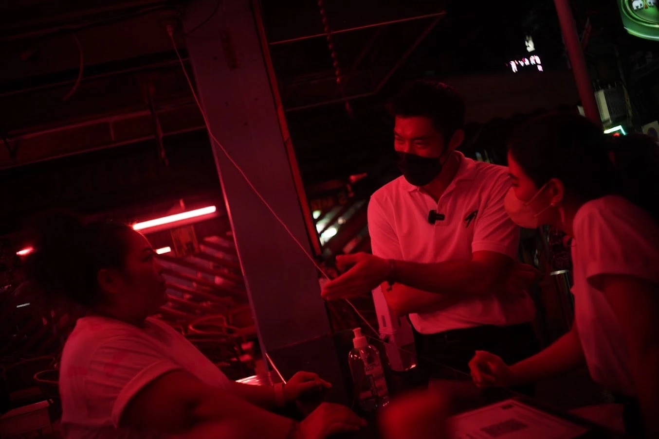 "ธนาธร" ขอโทษชาวเมืองพัทยา กรณีอดีตส.ส.งูเห่า ขอใช้สนามลต.นายกฯพิสูจน์