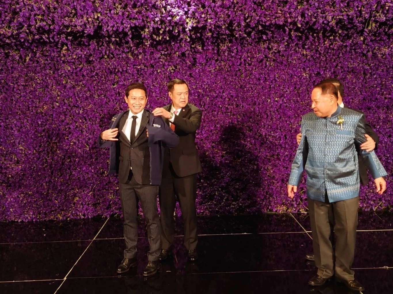 อนุทิน ไม่รู้จะตอบอย่างไร รับ ตระกูล "ช่างเหลา" เป็นสมาชิก แจง ไม่ได้ดูด ส.ส.