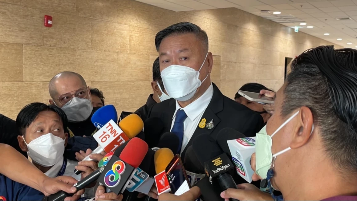 นายนิโรธ สุนทรเลขา ประธานวิปรัฐบาล