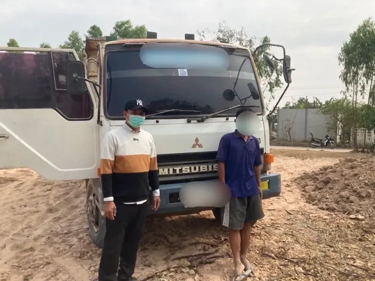 ป.ป.ช.ร้อยเอ็ด เปิดปฏิบัติการ"ฟ้าสางที่อีง่อง"จับกุมผู้ลักลอบขุดดิน