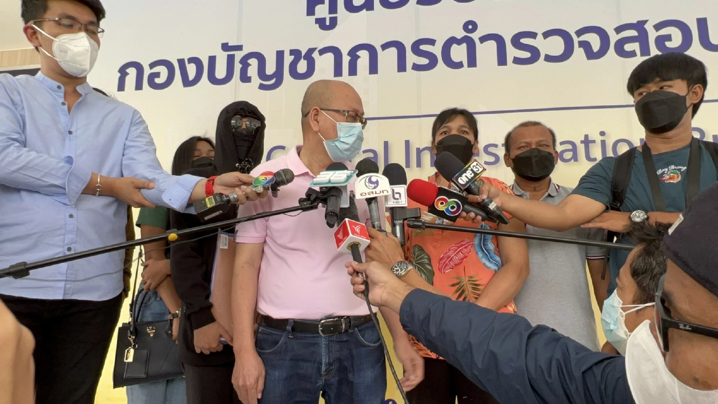 "อัจฉริยะ" พาครอบครัวเหยื่ออ้างถูก "ตร." ซ้อมทรมานถุงคลุมหัว-ยัดยาเสพติด