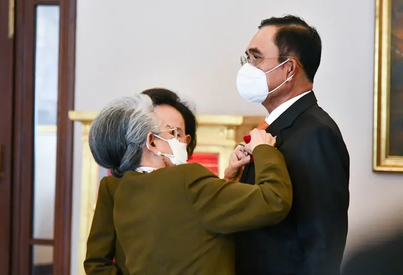 นายกฯเข้าทำเนียบฯวันแรกหลังกักตัวครบ รับเหนื่อยแต่ต้องทำ