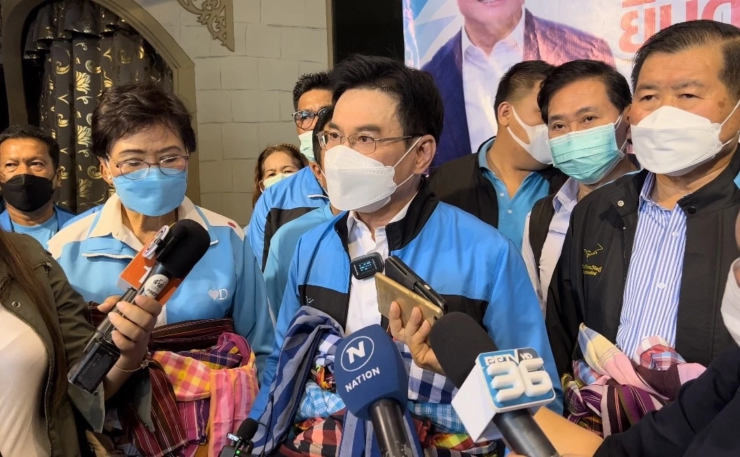 “จุรินทร์” มั่นใจเสถียรภาพรัฐบาลไปต่อได้