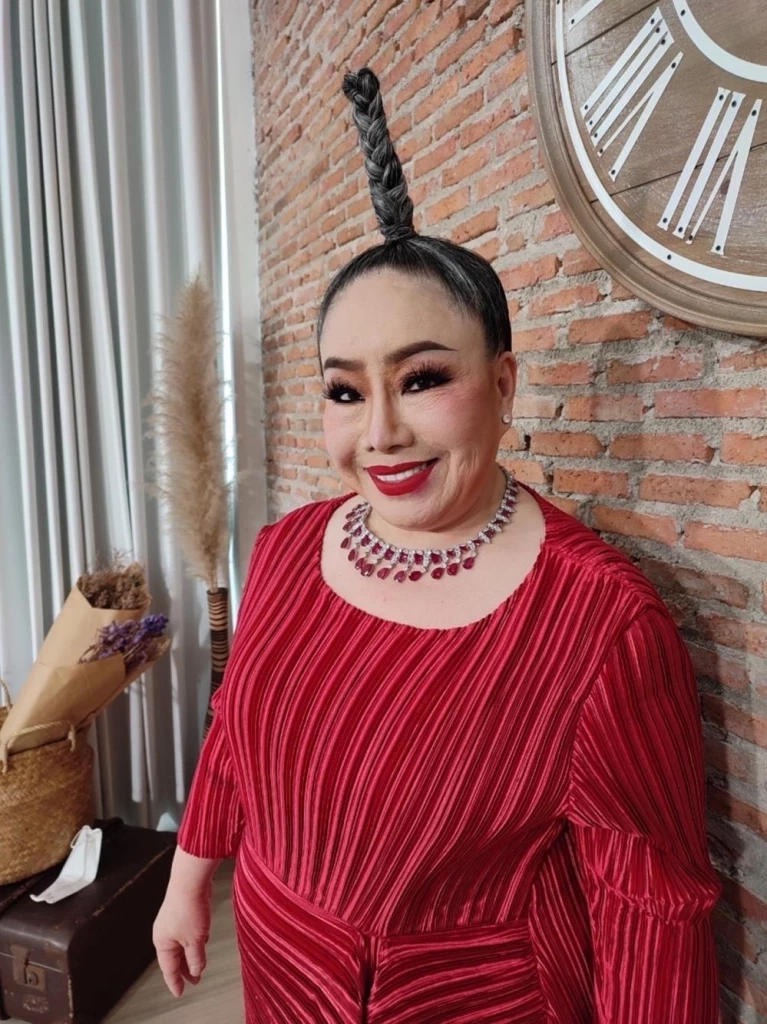 “ลีน่า จัง” แนะ “สมปอง” ควรขอโทษเจ้ติ๋ม เพราะต้องอยู่ในสังคมนี้อีกนาน