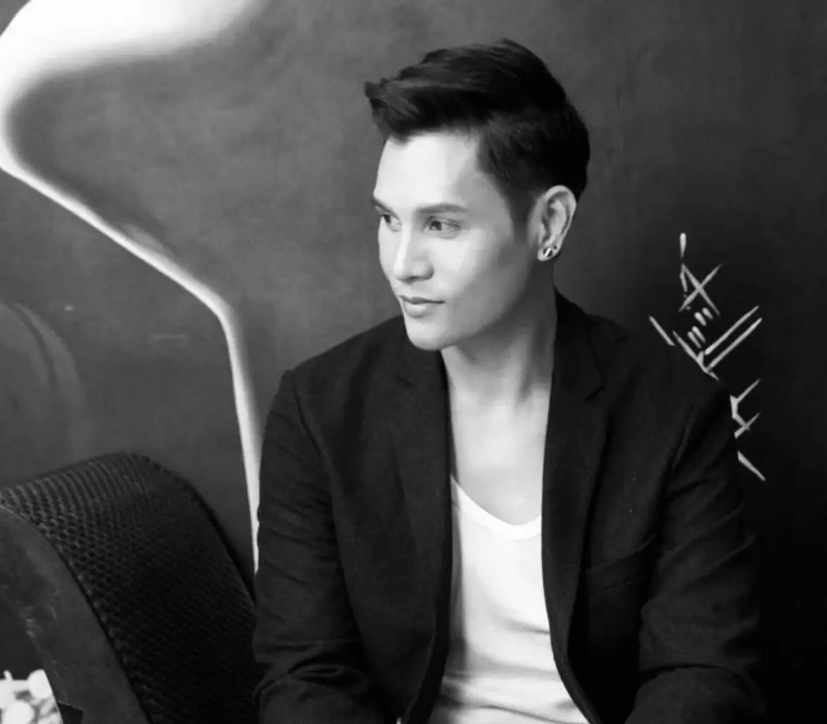 ช็อกวงการ "เบส วีร์ พัชรยากร" นักร้องหนุ่มชื่อดัง เสียชีวิตกะทันหัน