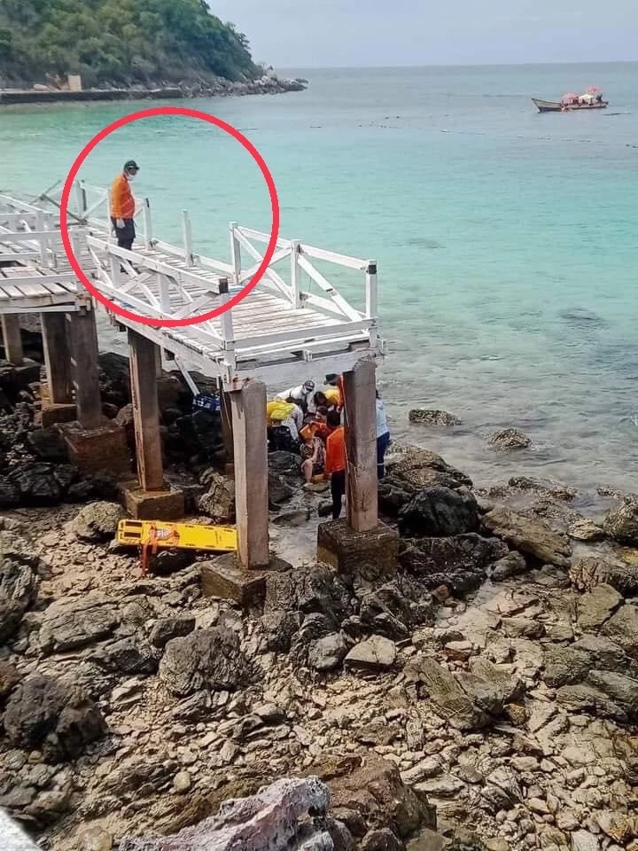 ระทึก! ราวสะพาน "เกาะล้าน" หัก ทำ 4 นทท.พลัดตกทะเลบาดเจ็บ 