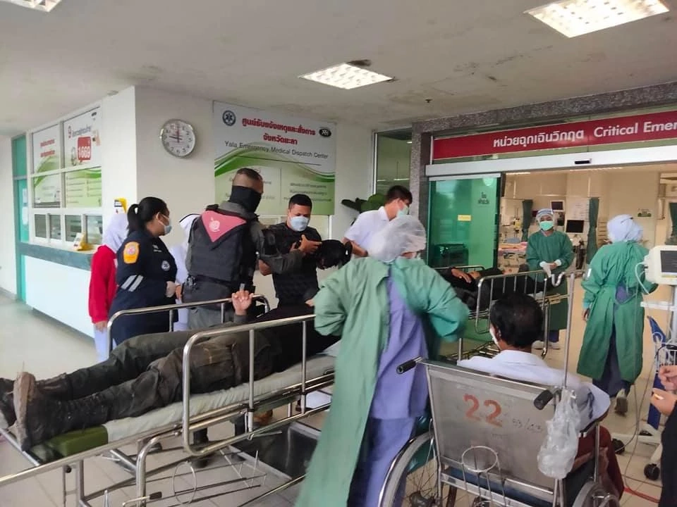 คนร้ายลอบวางระเบิดที่ยะลาเจ็บ 2 ราย-ซุ่มยิงนราธิวาสตาย 1 คน 