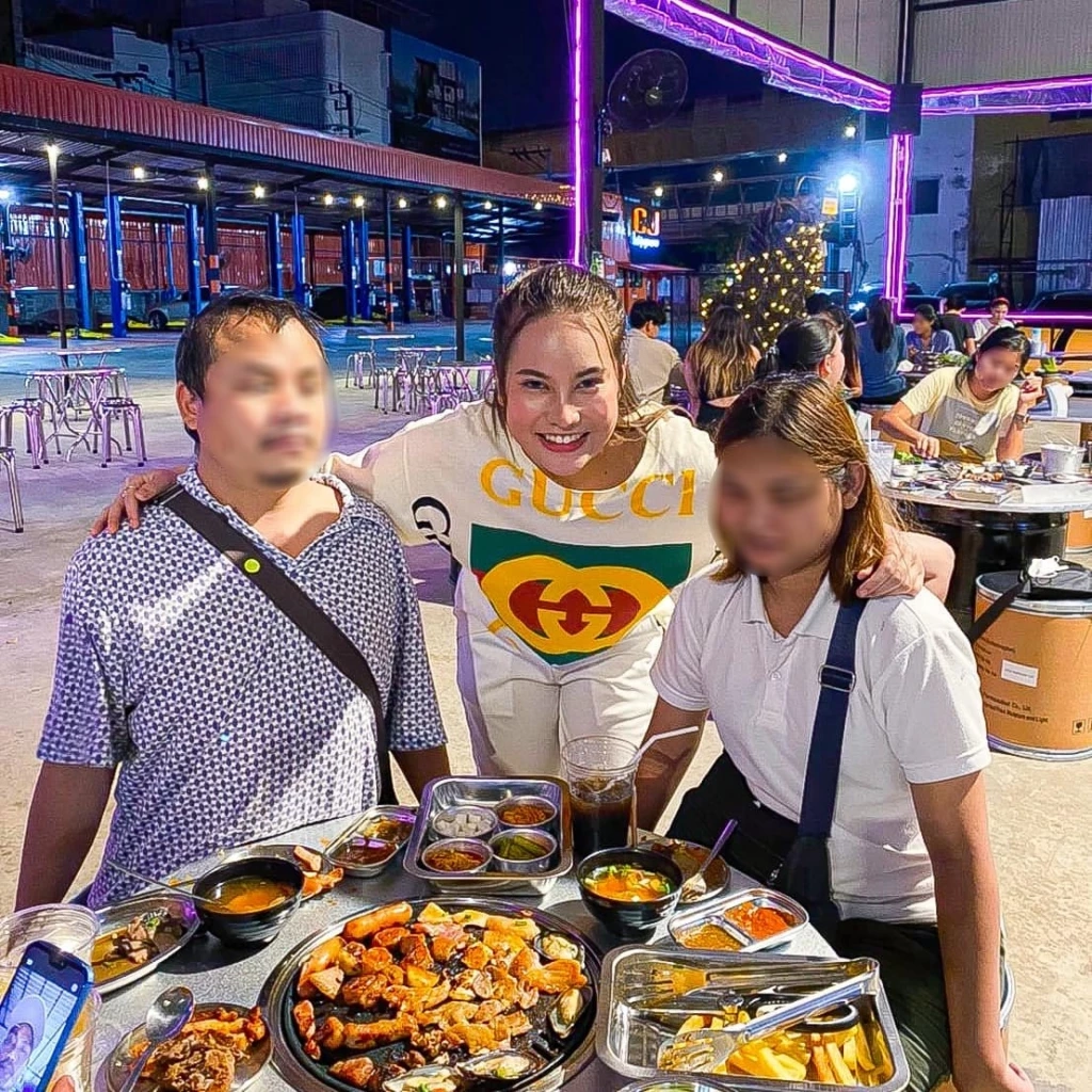 ชื่นชม "เจ้าของร้าน" สไตล์เกาหลี ช่วย "ลูกค้าตาบอด" ปิ้งย่าง 