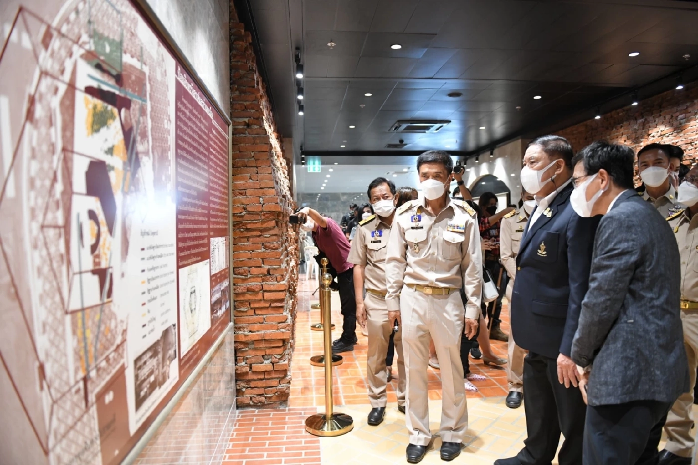 จุดนัดพบใหม่ย่านสนามหลวง กทม.เปิดให้บริการแล้ว อุโมงค์ทางลอด ถ.มหาราช