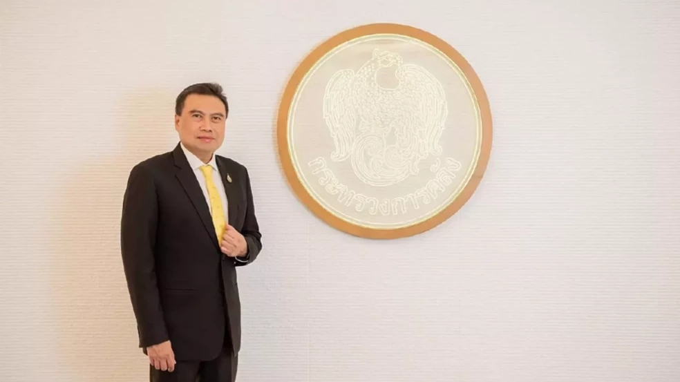 นายพรชัย ฐีระเวช ผู้อำนวยการสำนักงานเศรษฐกิจการคลัง ในฐานะโฆษกกระทรวงการคลัง