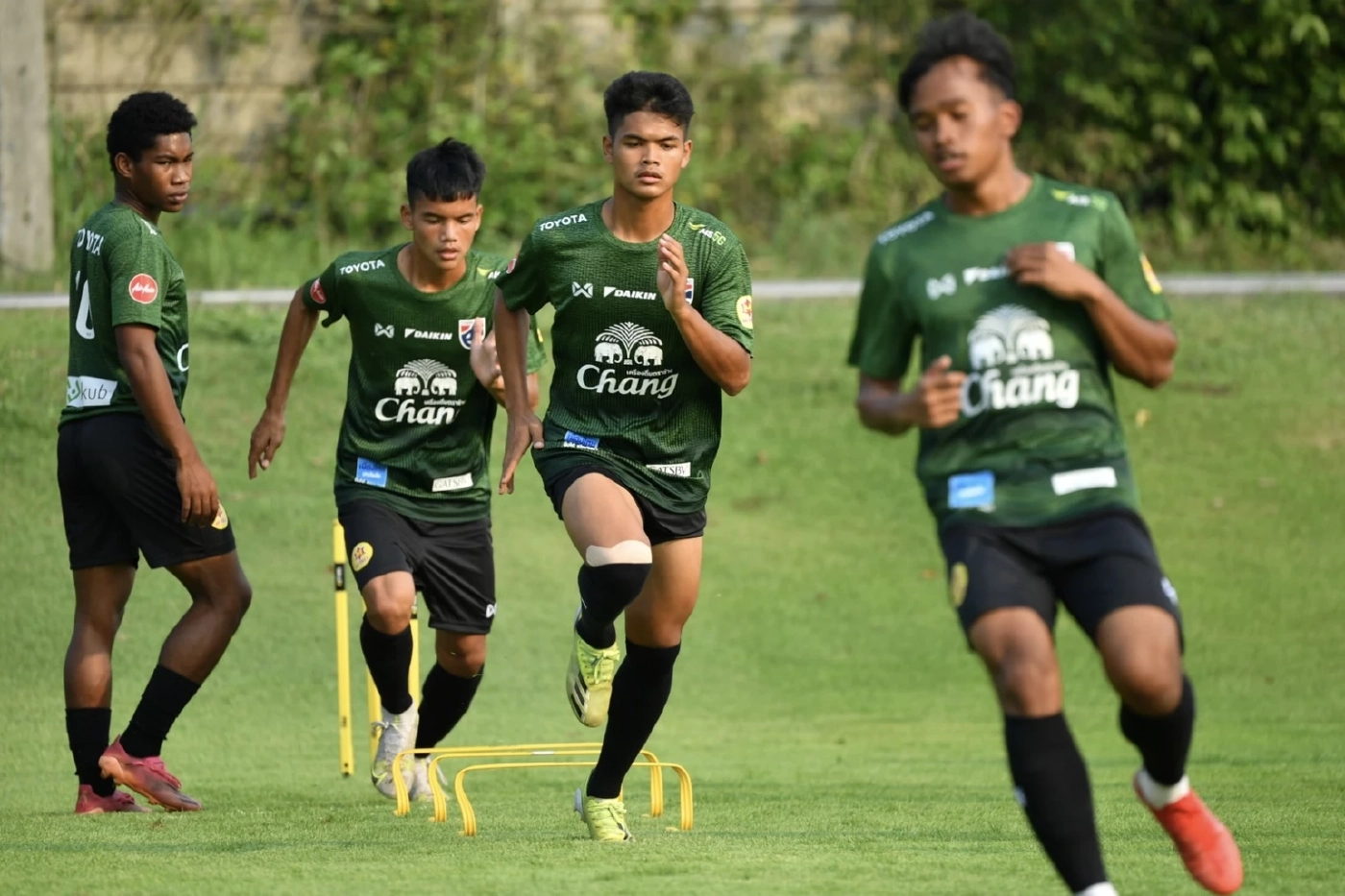 "คุณานนต์" เปิดใจหลังเป็นแข้งสมัครเล่นรายเดียวที่ติดธงช้างศึก