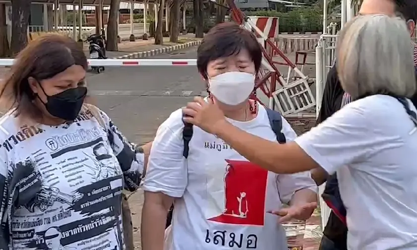 นางสุรีย์รัตน์ ชิวารักษ์ แม่ของเพนกวิน
