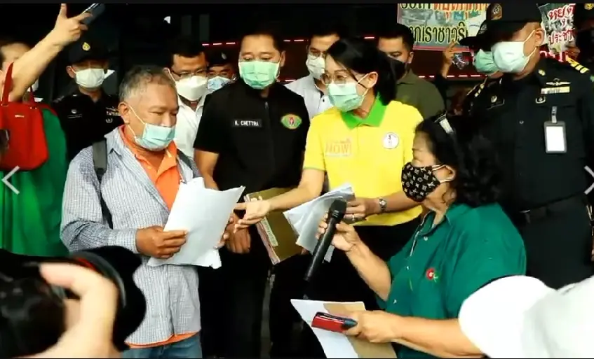 ชาวชุมชนชายคลองหลักสี่ขับไล่ ผอ.หลักสี่ โวยโครงการบ้านมั่นคงไล่ที่