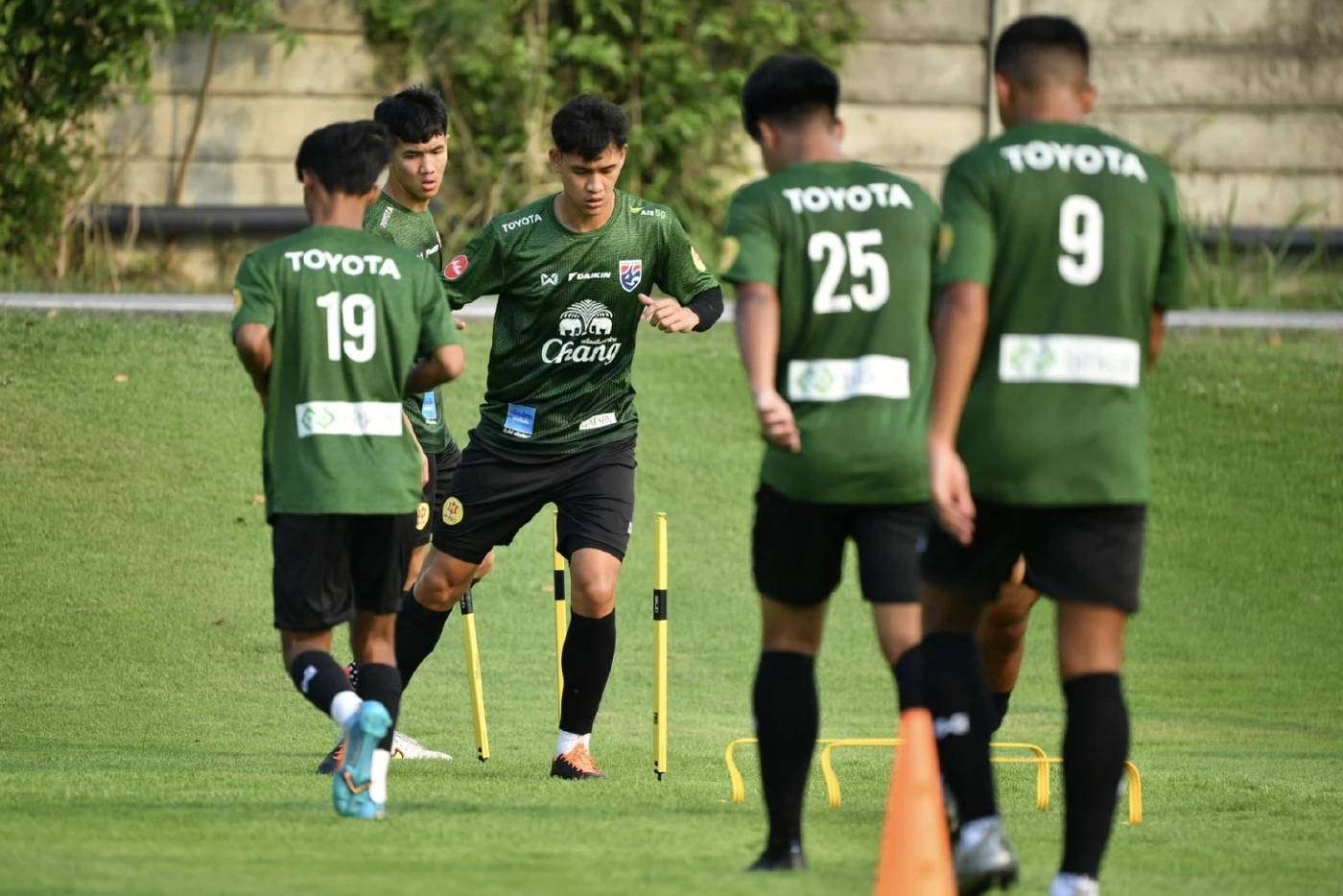 "คุณานนต์" เปิดใจหลังเป็นแข้งสมัครเล่นรายเดียวที่ติดธงช้างศึก