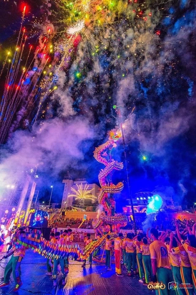 บรรยากาศตรุษจีนปากน้ำโพ 106 ปี นครสวรรค์