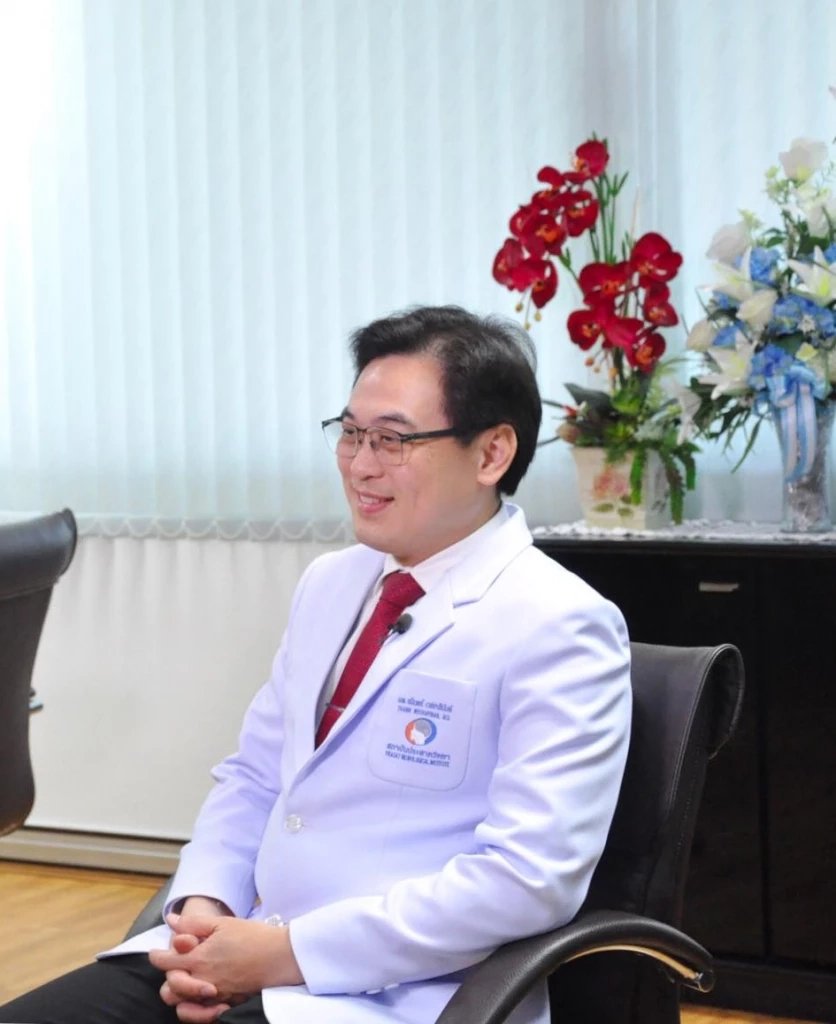 นายแพทย์ธนินทร์ เวชชาภินันท์ ผู้อำนวยการสถาบันประสาทวิทยา 