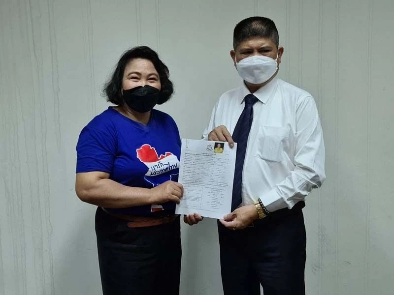 อดีต ปธ.หมู่บ้านเสื้อแดง 4 ภาค เปลี่ยนสี ย้ายซบรวมไทยสร้างชาติ หนุน "บิ๊กตู่"