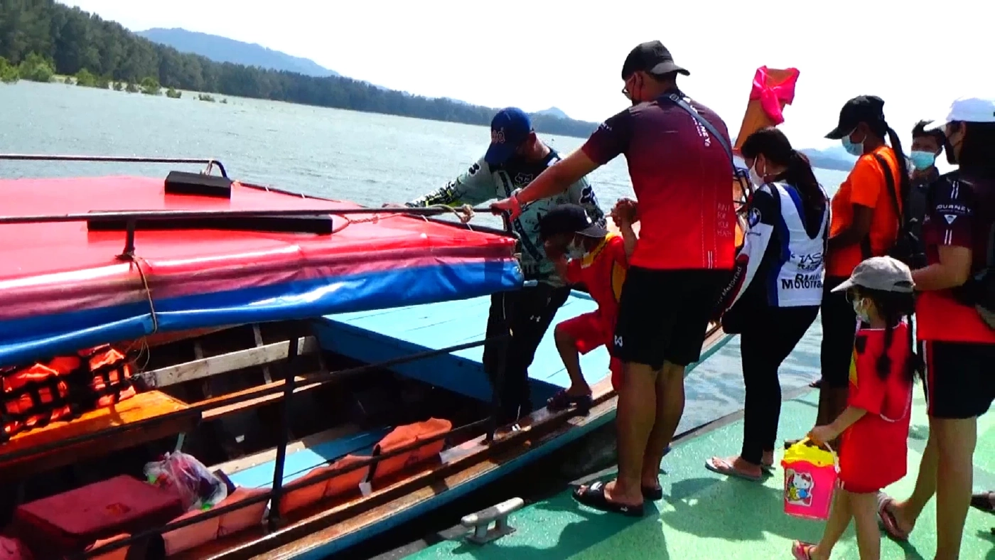 นักท่องเที่ยวแห่ใช้คนละครึ่งวันแรกคึกคัก