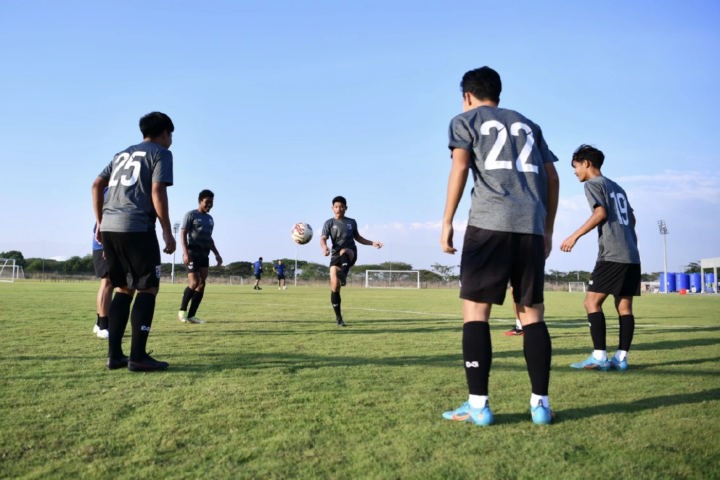 "ชนภัช" เตือนช้างศึกห้ามประมาทลาว ย้ำเป้าหมายไปให้ถึงแชมป์