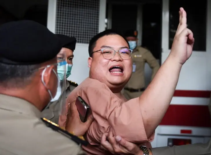 เพนกวิน พริษฐ์ แกนนำกลุ่มราษฎร
