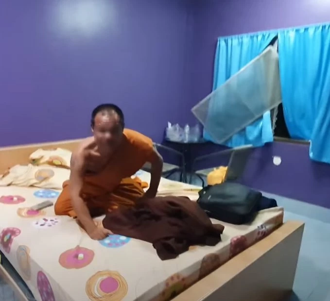 จับ "พระมหา" ปลอมตัวดื่มเบียร์ 2 ลังแล้วชิ่ง ก่อนหนีเข้าโรงแรมเปลี่ยนชุดผ้าเหลือง