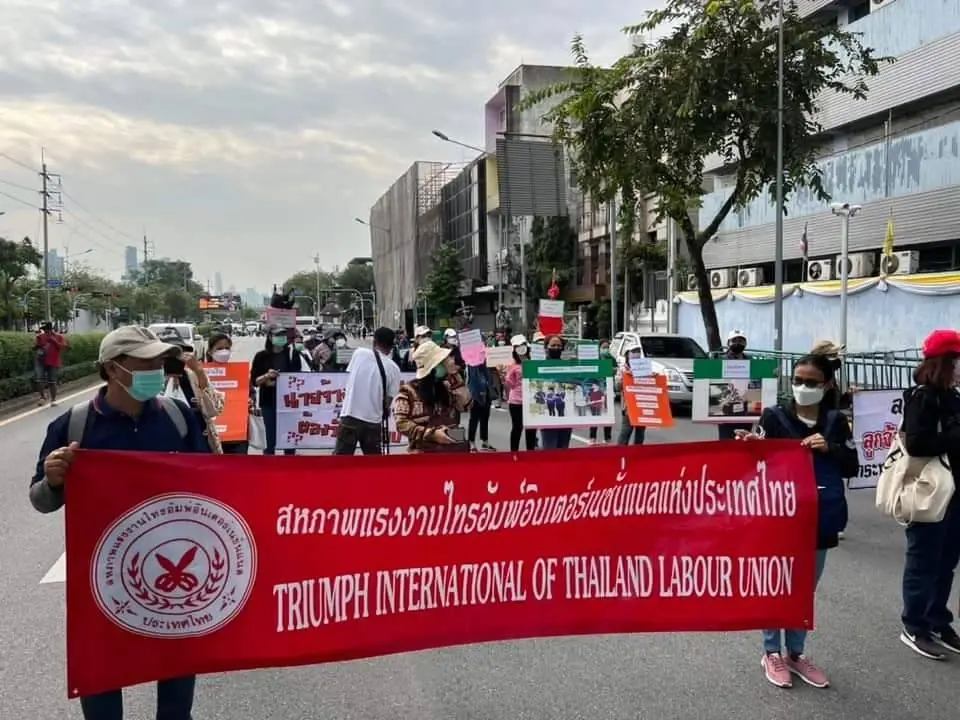 กลุ่มอาชีวะพิทักษ์ประชาชน จี้รัฐบาลชี้แจงปัญหาเตียงขาดและการขายยาฟาวิฯ