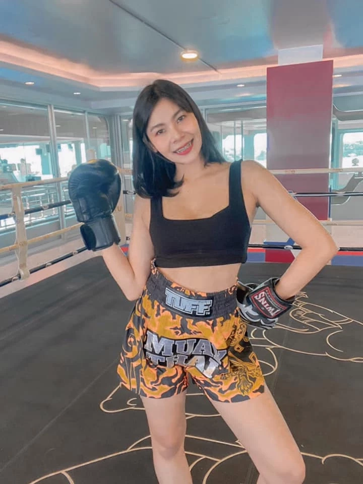 เปิดประวัติ “น้องพลอย” ฉายา “ขวาท่อนซุง” จากดราม่าน้ำราดหัว