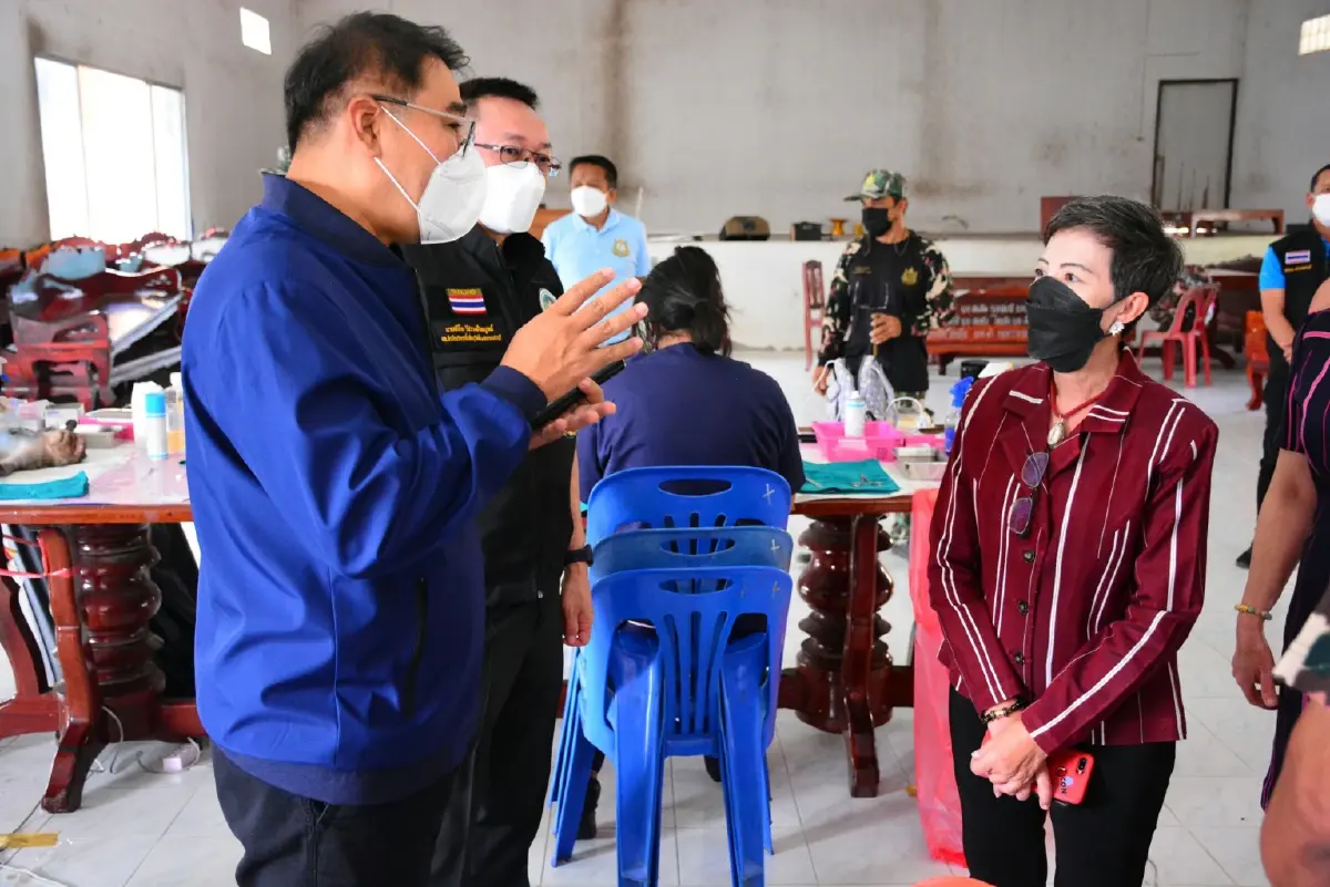 ทสจ.เพชรบุรีทำหมันลิงควบคุมประชากรลิงแสมล้นป่า