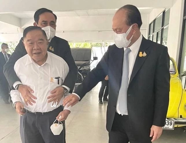 4 ช่องรอด"ประยุทธ์"ผ่าทางตันการเมือง 