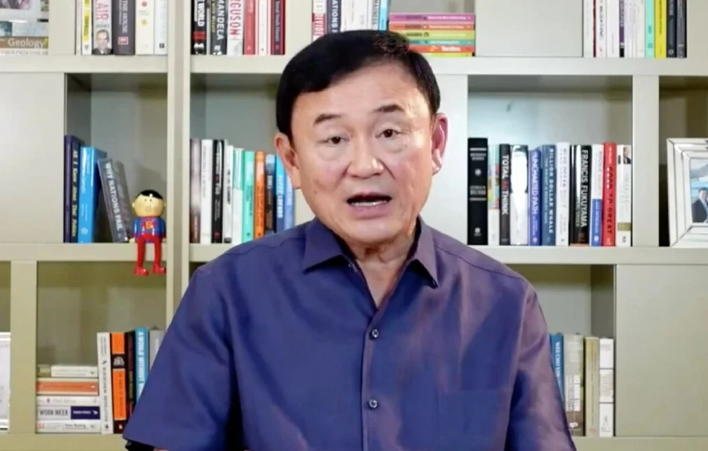 ทักษิณ  ชินวัตร หรือ โทนี่ วู้ดซํม อดีตนายกฯ ที่หนีคดีทุจริตไม่ยอมกลับประเทศไทย 