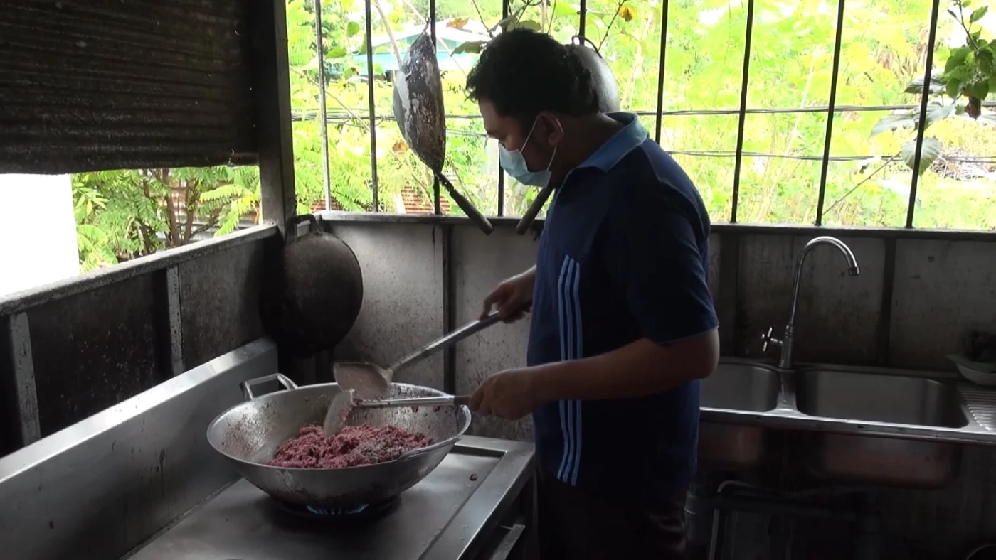 ข้าวแกง 'น้องหมา' สร้างรายได้ 1 พันบาท/วัน