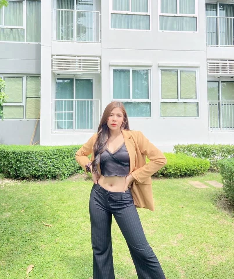 เปิดประวัติ “น้องพลอย” ฉายา “ขวาท่อนซุง” จากดราม่าน้ำราดหัว