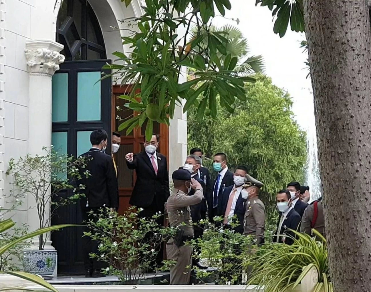 "บิ๊กตู่"งดจ้อสื่อฯวันที่ 2 เมินตอบปมหวนใช้บัตรเลือกตั้งใบเดียว