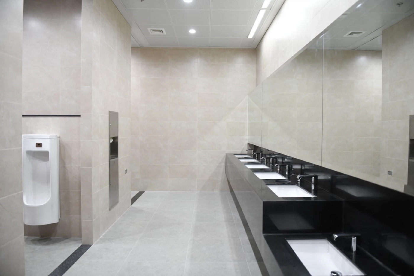 จุดนัดพบใหม่ย่านสนามหลวง กทม.เปิดให้บริการแล้ว อุโมงค์ทางลอด ถ.มหาราช