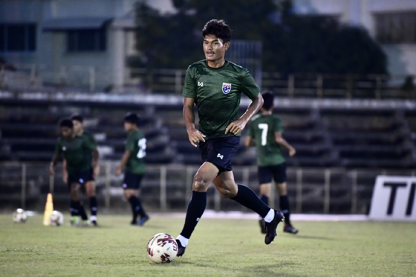 ช้างศึกพร้อมเต็มร้อยดวลเวียดนาม "ธีรศักดิ์" กร้าวขอยิงพาไทยทะลุรอบรอง