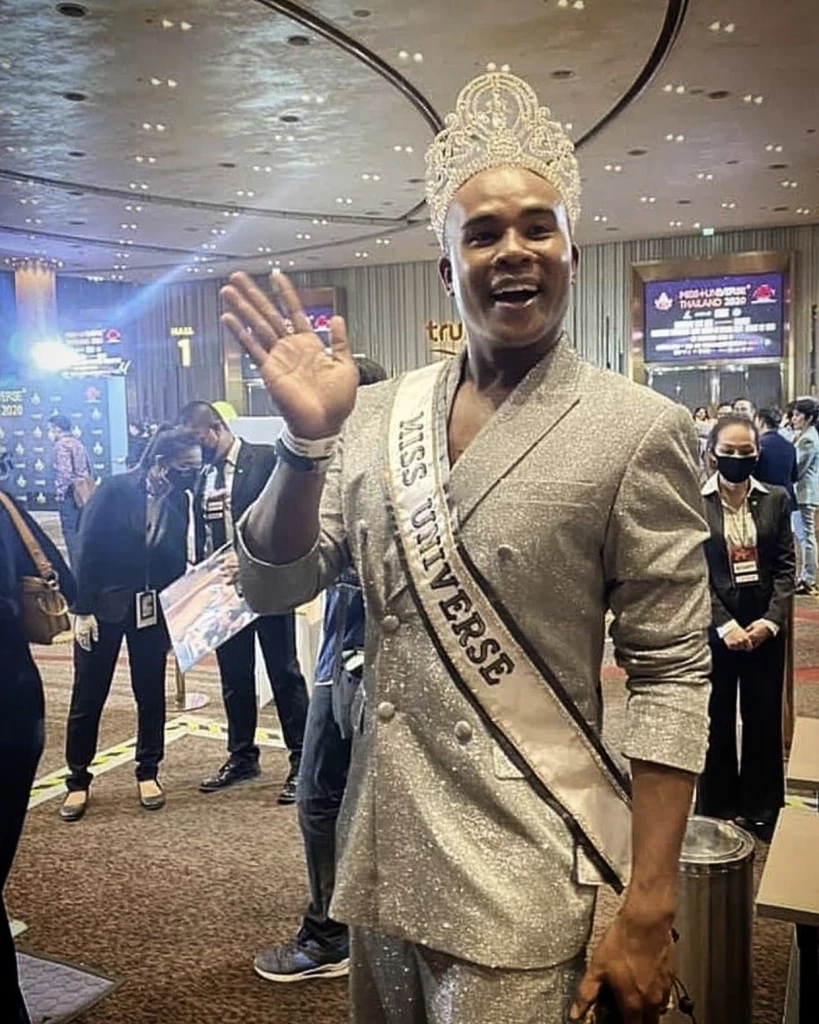 "รัศมีแข ฟ้าเกื้อล้น"