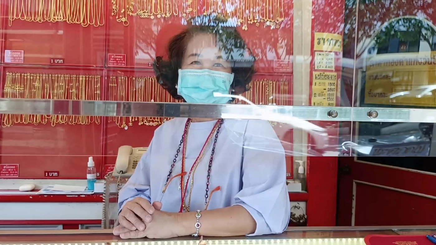 นางลดาวัลย์ ศัยศักดิ์พงษ์ เจ้าของร้านทอง