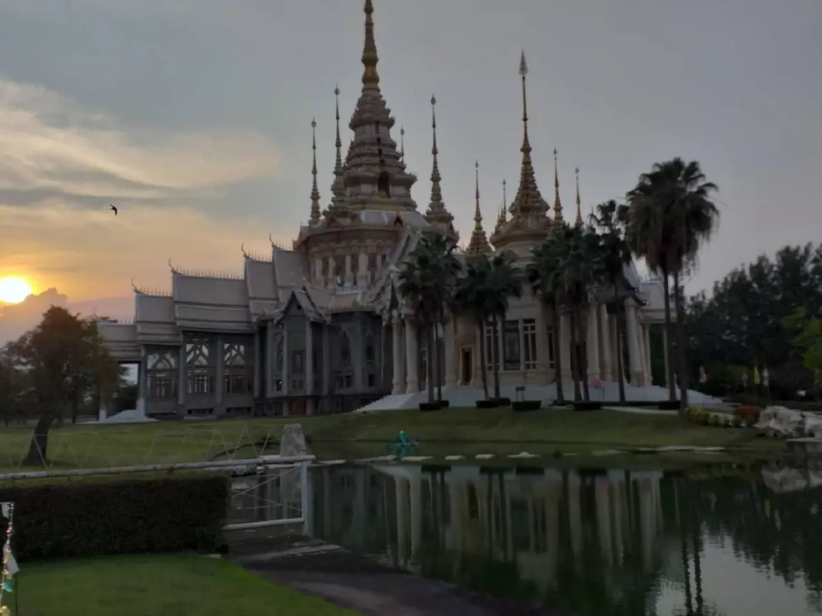 ชาวโคราช อาลัย”สรพงศ์ ชาตรี” ยกย่องเป็นคนดีเปรียบพระผู้มีแต่ให้
