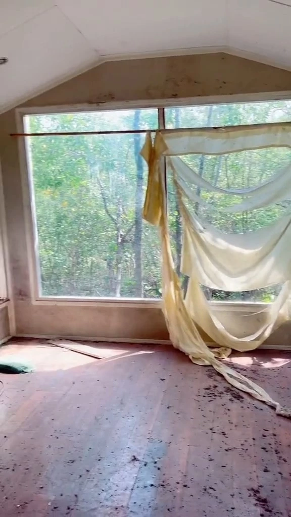 ครูสาวพารีวิว “บ้านพักครู” ที่ไร้คนอาศัยหลายปีสภาพสุดบรรยาย