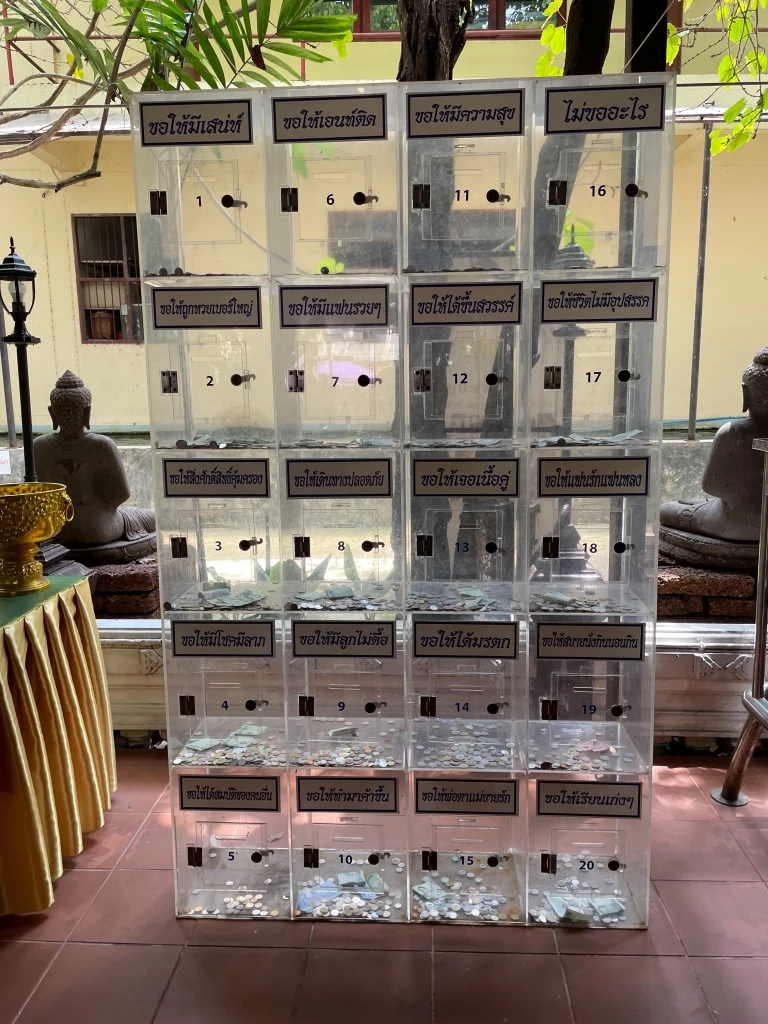 ตู้บริจาควัดท่าไม้